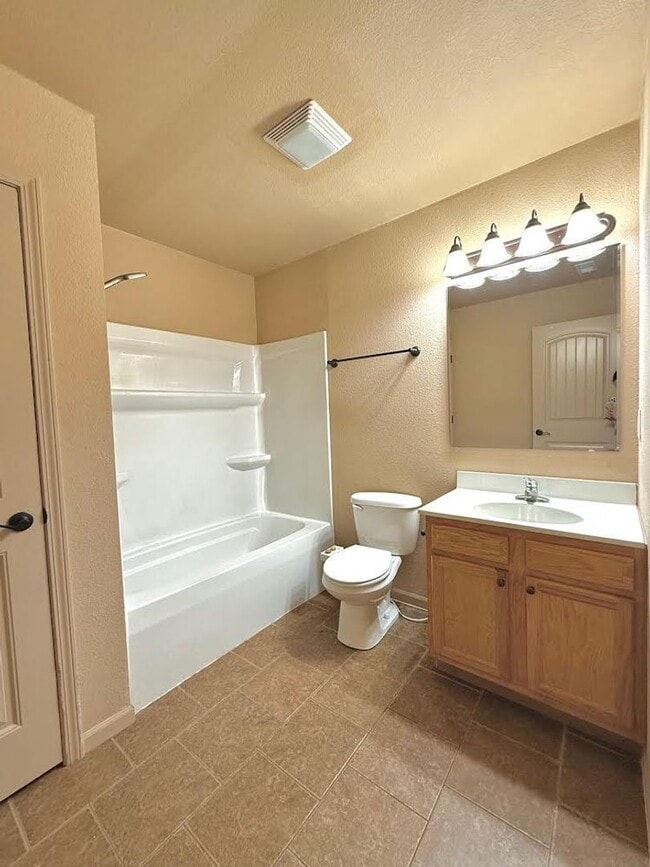 Building Photo - 100 Edna St