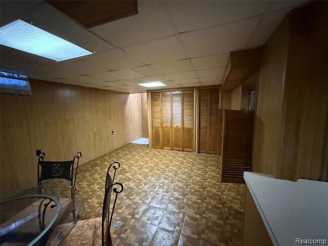 Building Photo - 15894 Cambridge Dr