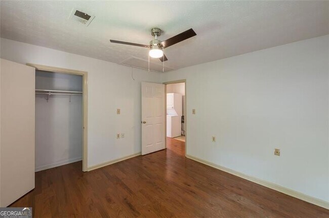 Building Photo - 503 Connally St SE