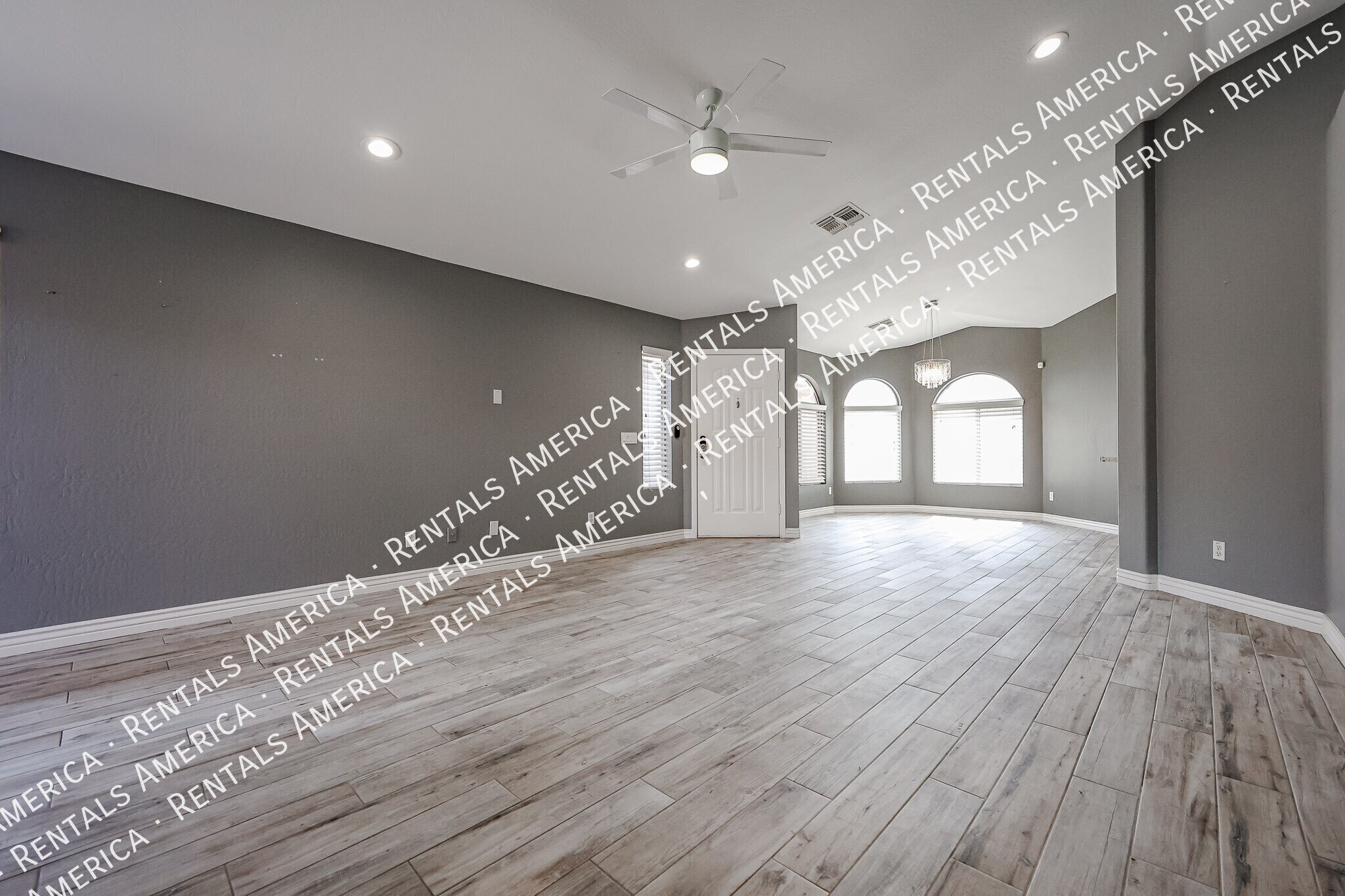Building Photo - 4524 E Glenhaven Dr