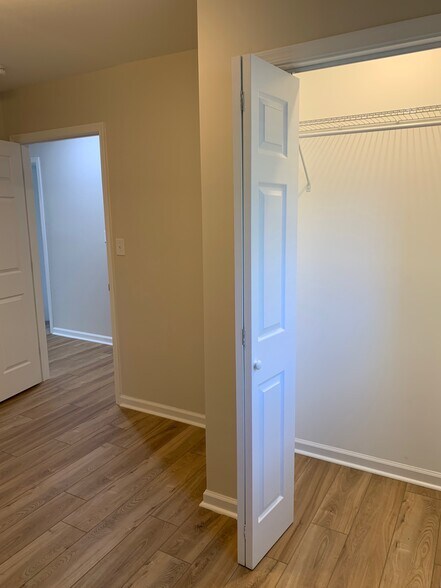 Building Photo - 324 Russell Ave