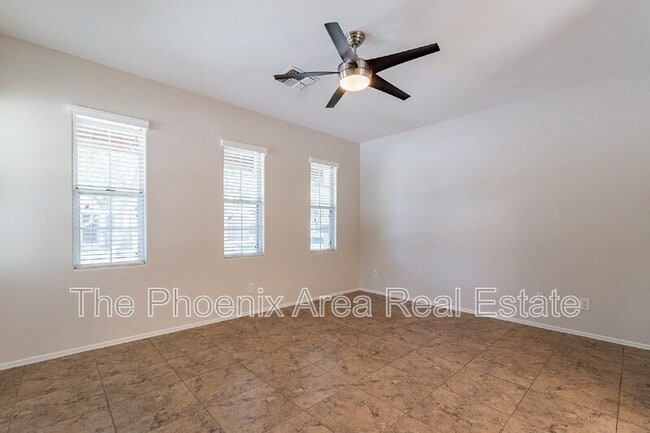 Building Photo - 2189 S Sanders Dr