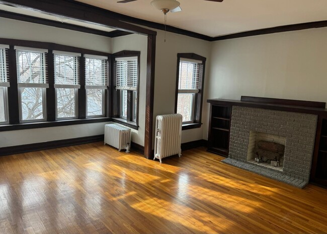Building Photo - 806 Carpenter Ave