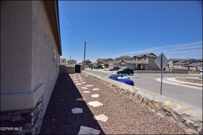 Building Photo - 6980 White Mesquite Wy