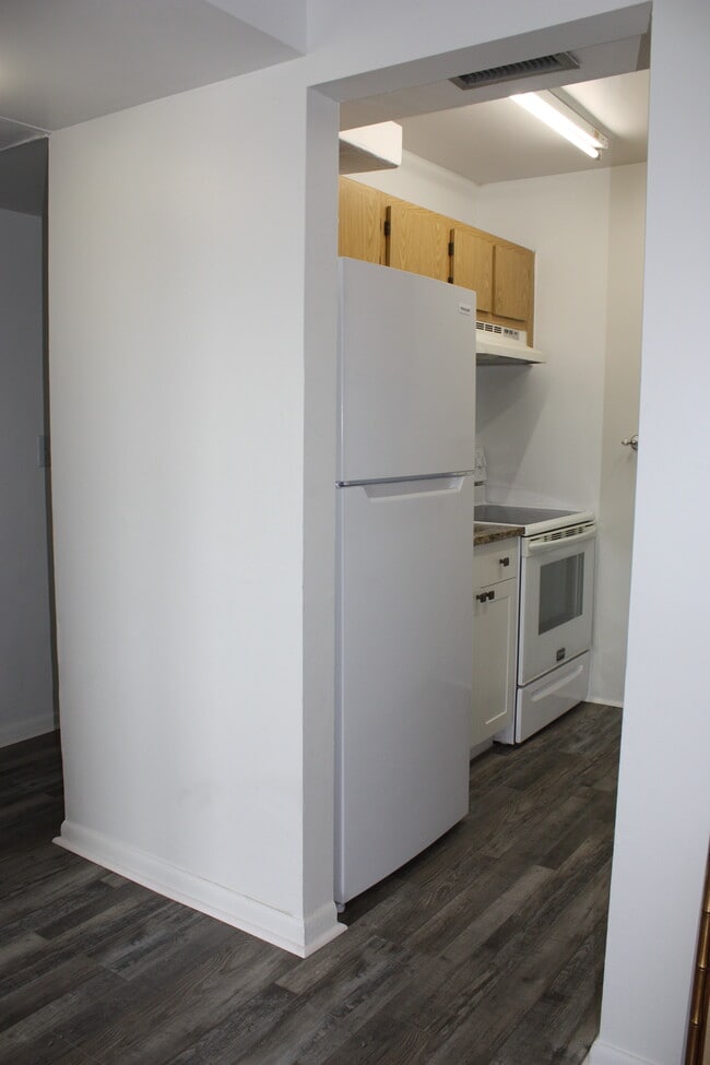 Building Photo - 5862 Homeland Rd
