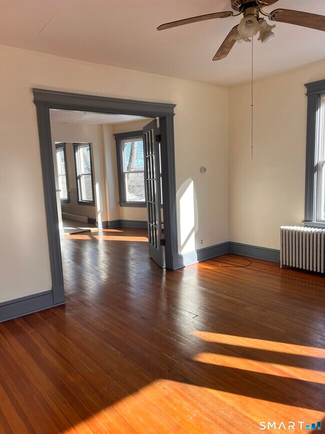 Building Photo - 337 Wilson St