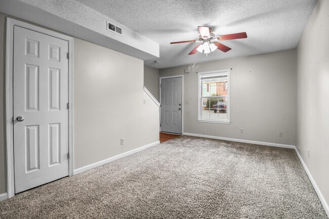 Building Photo - 284 Raleigh Dr