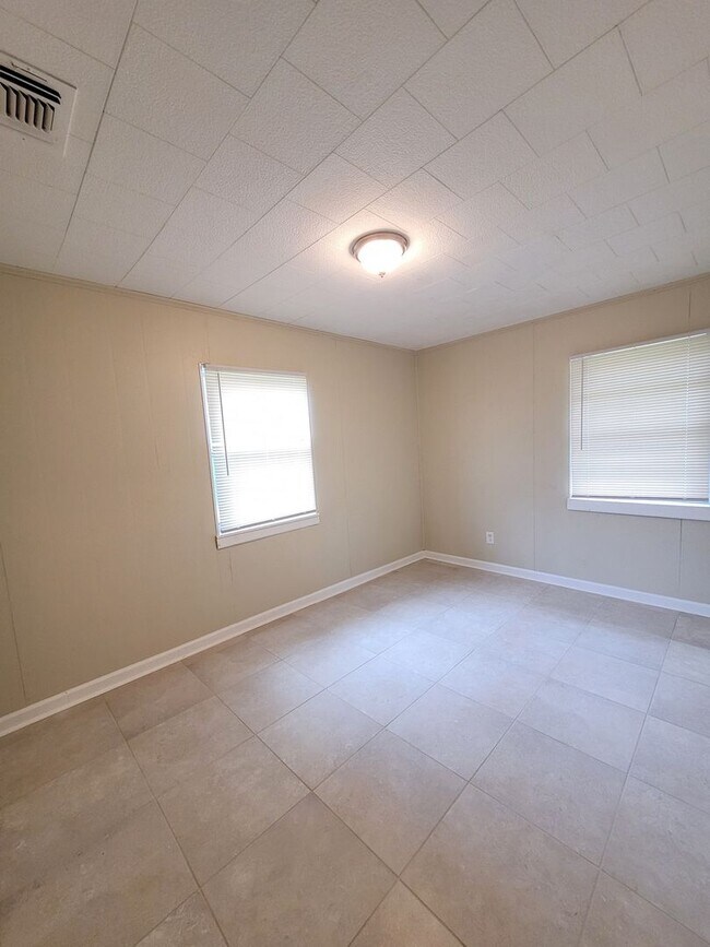 Building Photo - 700 Barksdale St