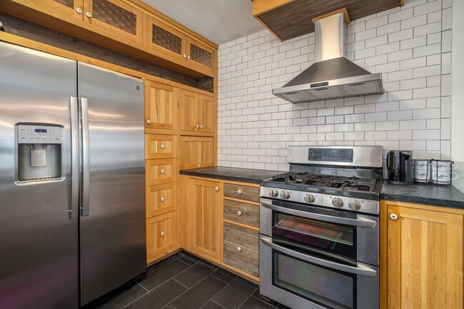 Building Photo - 829 N Taylor St