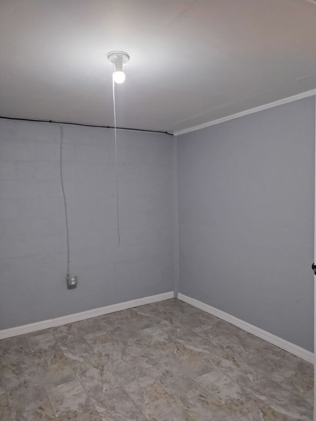 Building Photo - 1 bed / 1 bath - $750