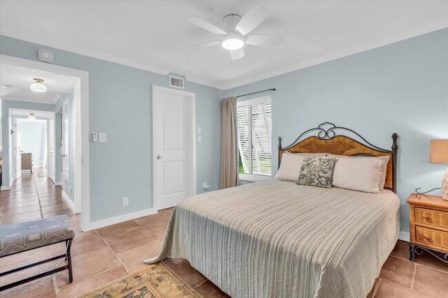 Building Photo - 7300 Sunshine Skyway Ln S