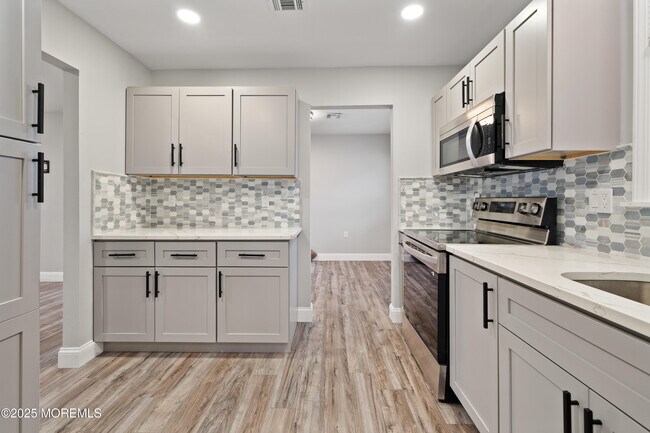 Building Photo - 81 Falmouth Ave