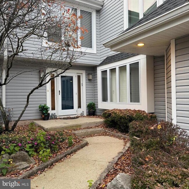 Building Photo - 203 Sunshine Lakes Dr