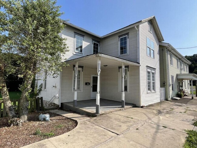 Building Photo - Move-In Special: 3 Bed, 2 Bath Victorian Home in Newport, PA!