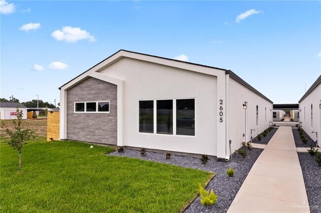 Building Photo - 16 Woodpecker Rd