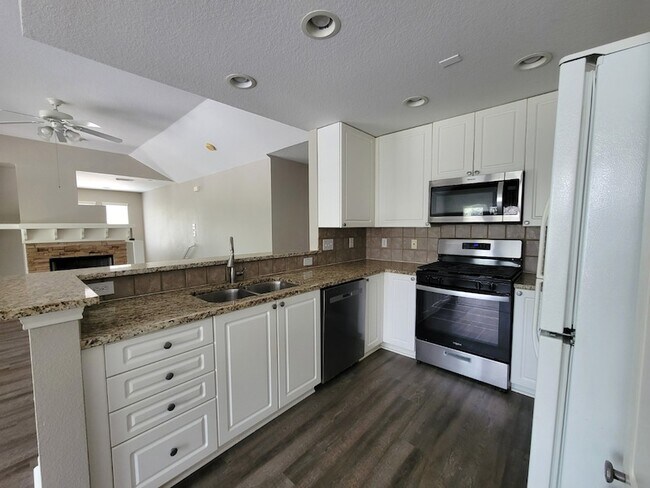 Building Photo - 77 Woodlily Pl