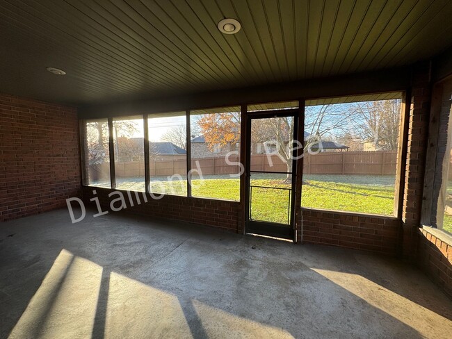 Building Photo - Excecutive Rental Coming Soon - Oak Knolls...