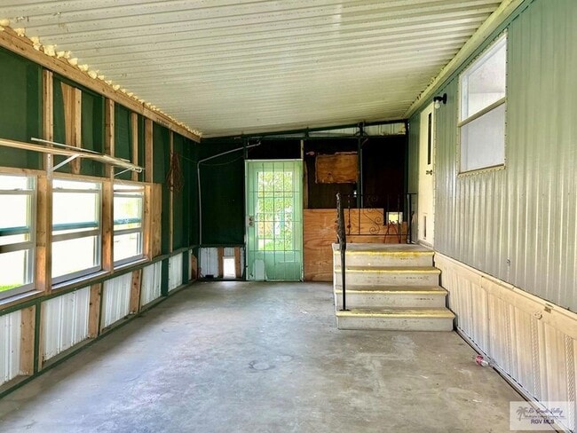 Building Photo - 15702 Orange Dr