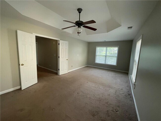 Building Photo - 807 Slope Creek Way