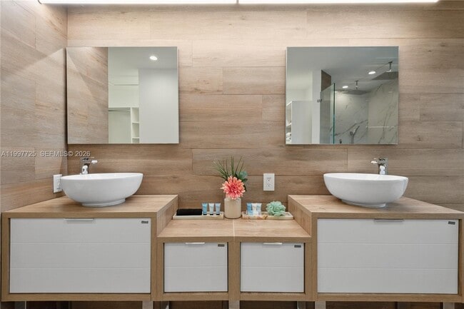 Building Photo - 14019 N Miller Dr