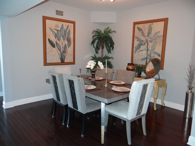 Building Photo - Luxury Condo for Rent