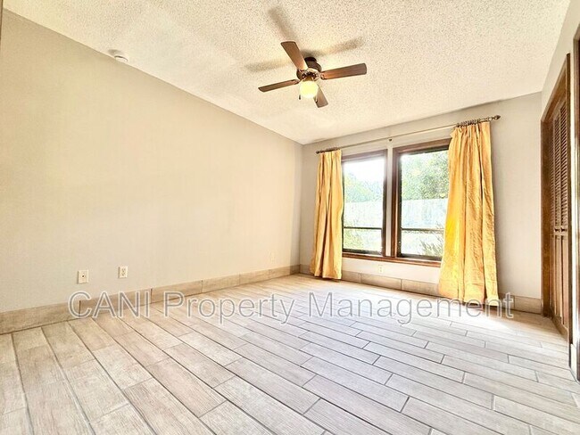 Building Photo - 733 Westchester Dr