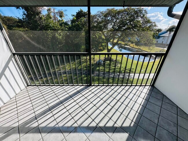 Building Photo - 1007 Green Pine Blvd