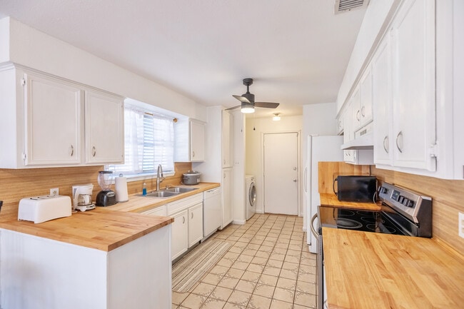 Building Photo - 5725 Quail Run St