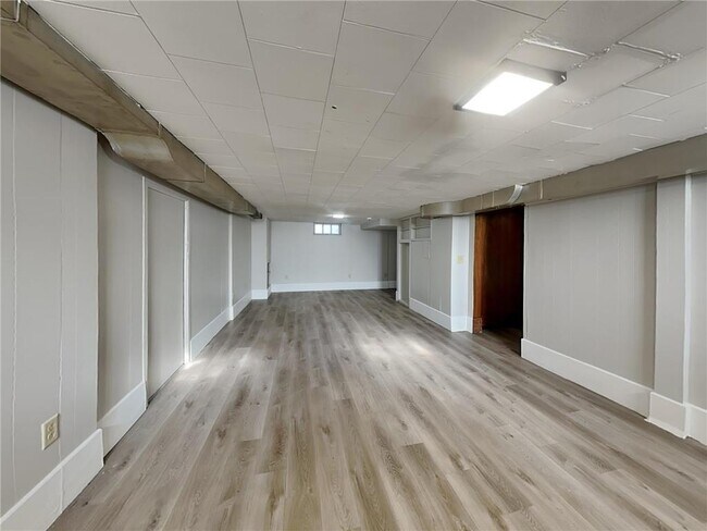 Building Photo - 5606 N Bryant Ave