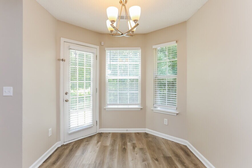 Building Photo - 5407 Sweetsprings Dr SW