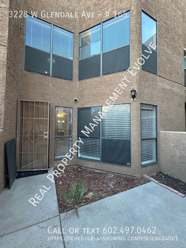 Building Photo - 3228 W Glendale Ave