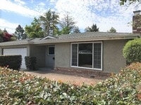 Building Photo - 541 Highland Dr
