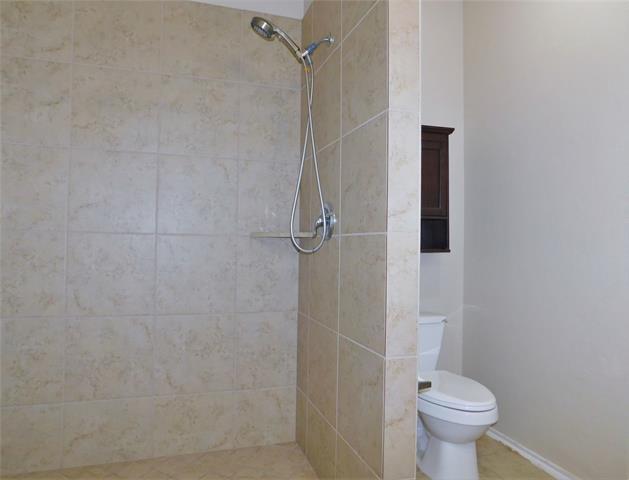 Building Photo - 835 Post Oak Pl