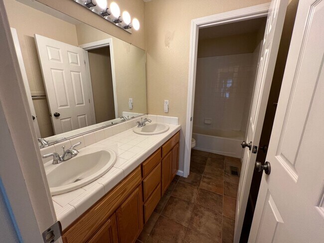 Building Photo - Large 4 bedroom located on a well maintained court!