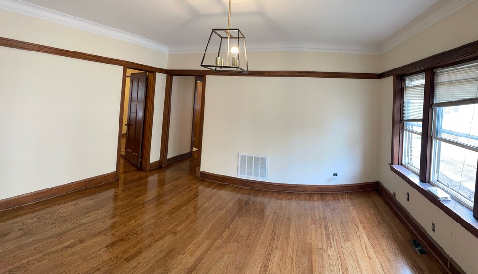 Building Photo - 4112 W Addison St