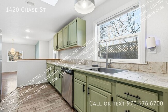 Building Photo - 1420 Chase St