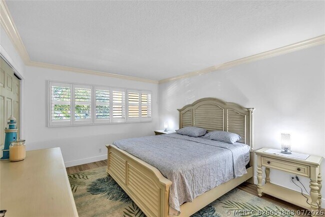 Building Photo - 3150 NE 48th Ct