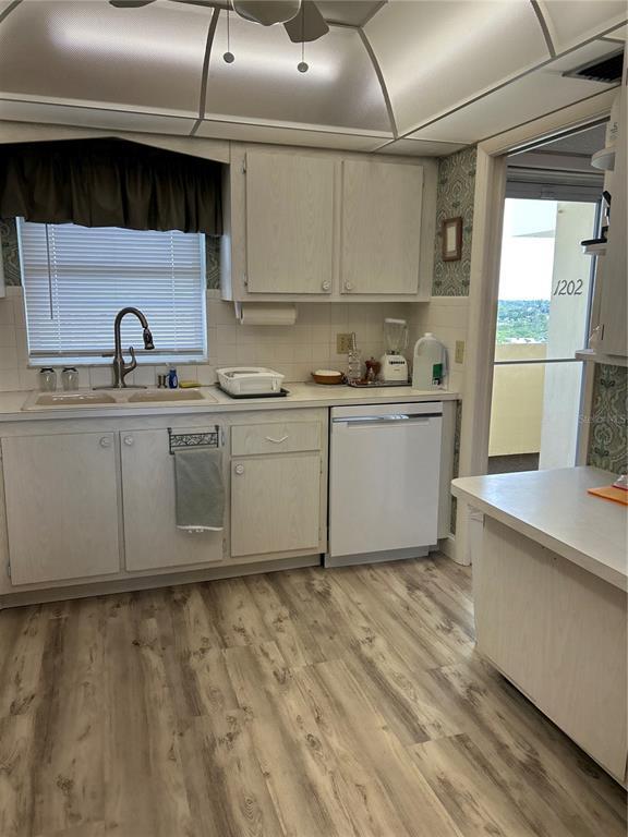 Building Photo - 4775 Cove Cir