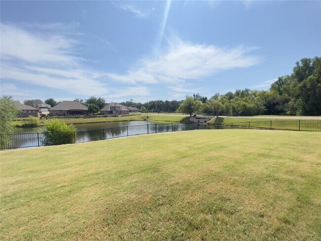 Building Photo - 424 Seville Dr