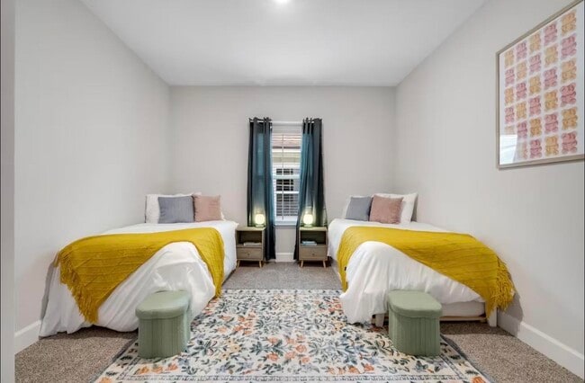 Building Photo - 2047 Hansel Hl Dr