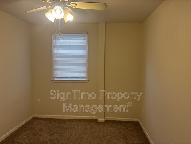 Building Photo - 415 E Potomac St