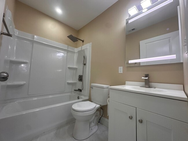 Building Photo - 415 Highland Ave