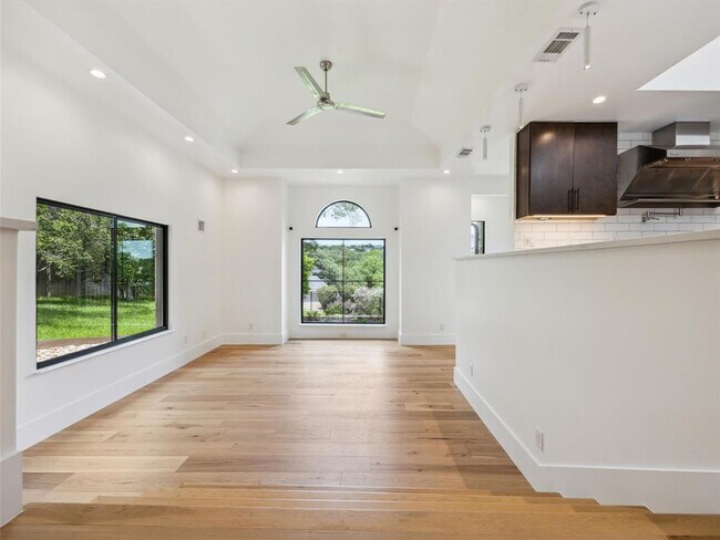 Building Photo - 3911 Dry Creek Dr