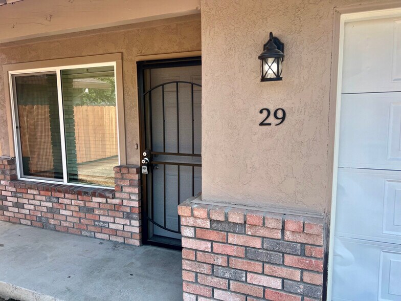 Building Photo - 29 Black Pine Way