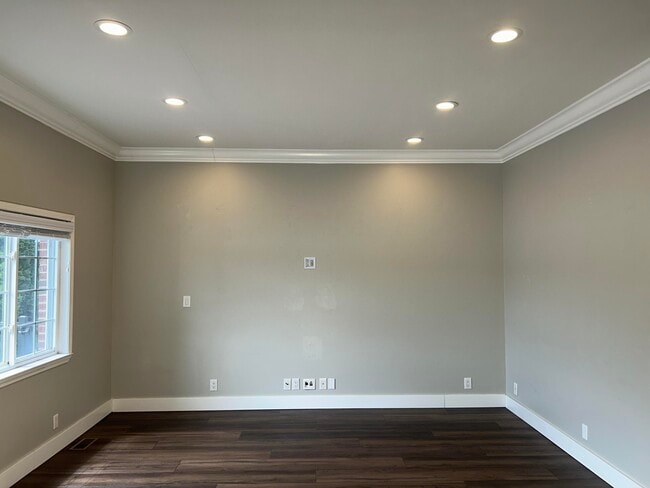 Building Photo - 3165 Kenrick St
