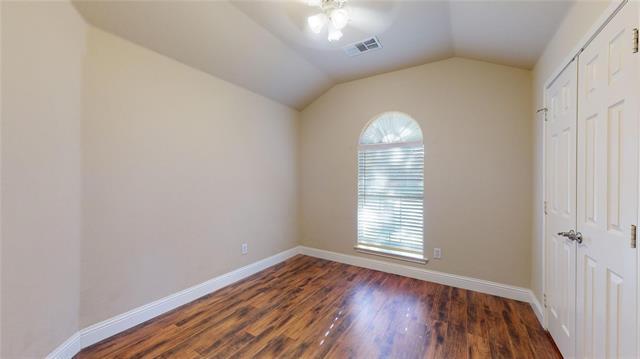 Building Photo - 7601 Maplewood Dr