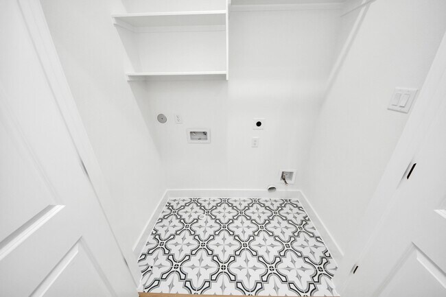 Building Photo - 2430 Harrington St