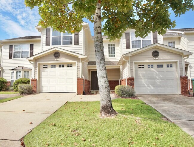 Building Photo - 765 Majestic Dr