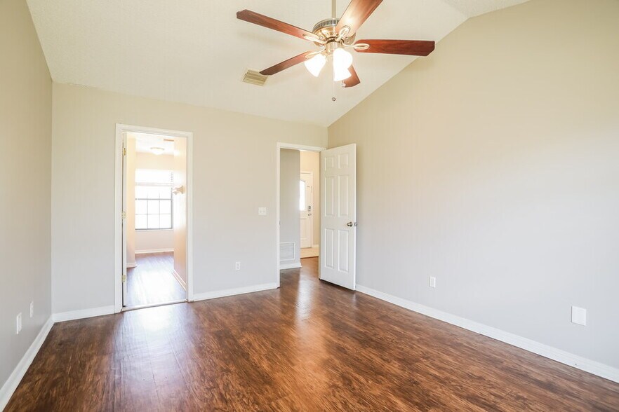 Building Photo - 8245 Hamden Cir W