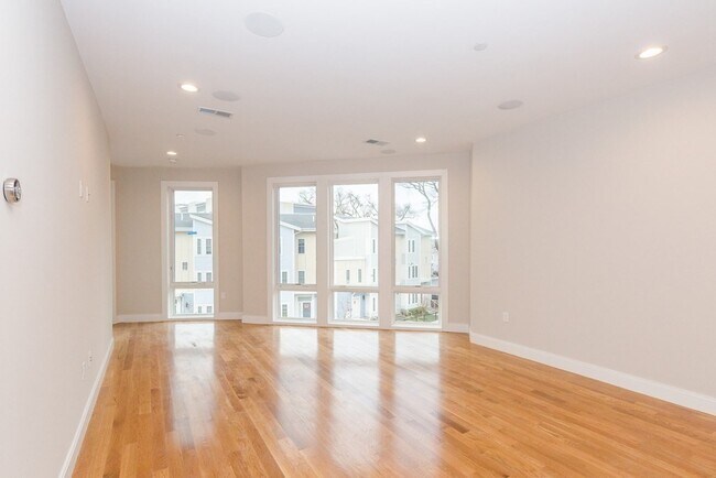 Building Photo - 275 Old Colony Ave